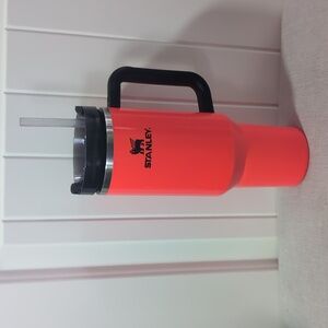 ✨HP!✨EUC Stanley Neon Orange, 40oz